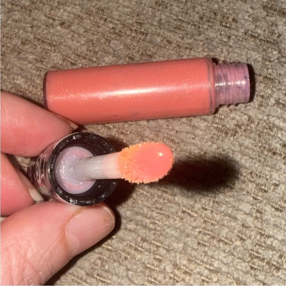MAC Cosmetics Hello Kitty Lipgloss Color Mimmy